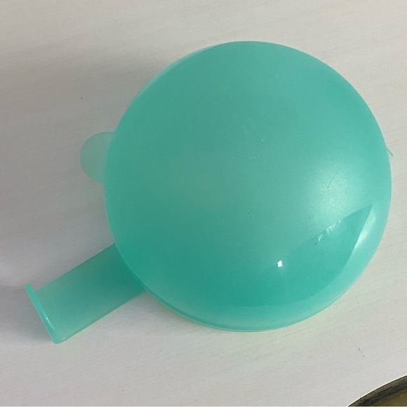 Tupperware Keeper - Picture 3 of 3